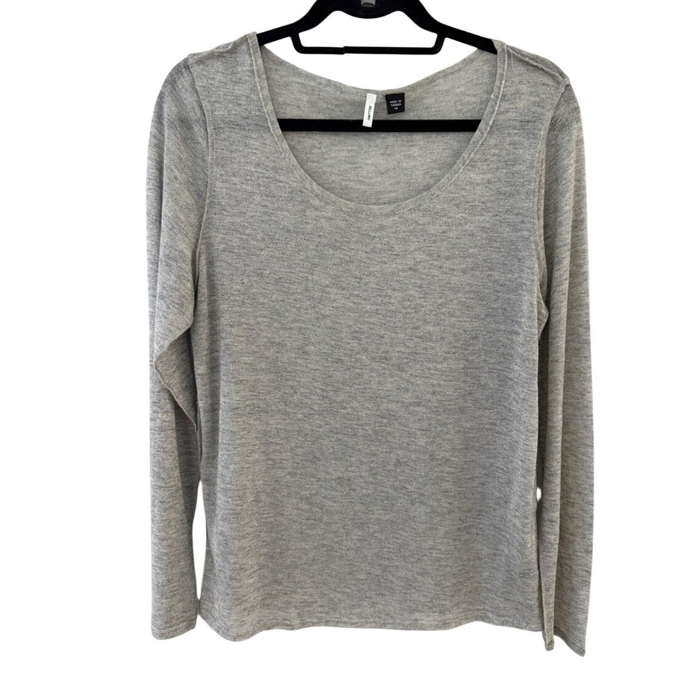 Smitten Women Medium Heather Gray Long-Sleeve Scoop Neck Top
